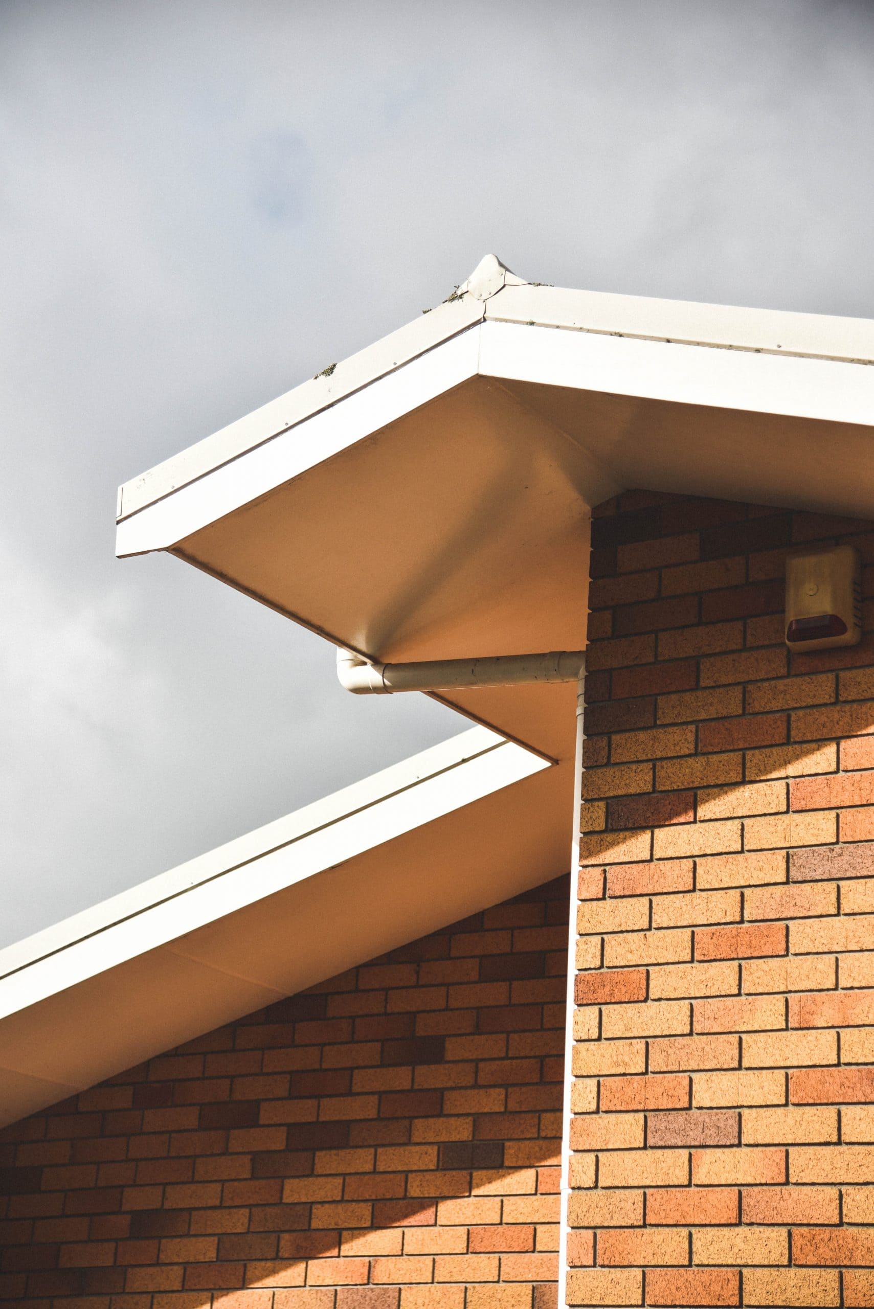 What Are the Benefits of Seamless Gutter Installation?