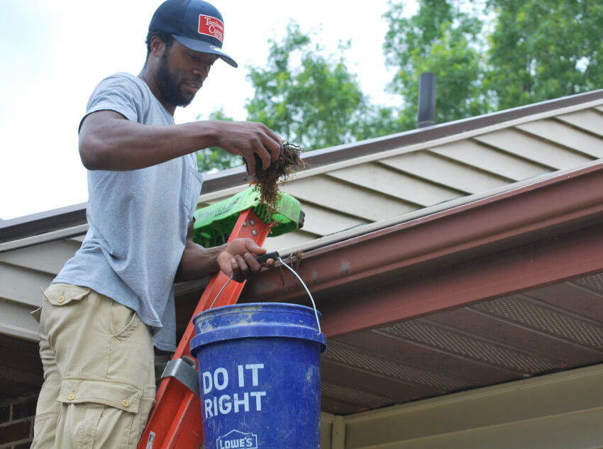 Signs Your Gutters Need Cleaning